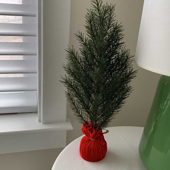 Mini table top Christmas tree 🎄 - Picture 5 of 7